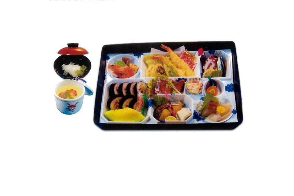 会席パック（巻寿し、茶わん蒸し、吸物）の画像